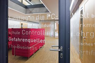 Eingangstür zum HFH-Studienzentrum Feldkirch