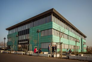 Fernstudium-in-Würzburg-Gebäude-des-Studienzentrums