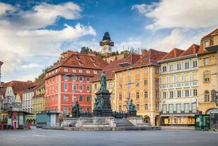 Wunderschöne Stadtansicht von Graz mit Blick auf den Hauptplatz, in Österreich.