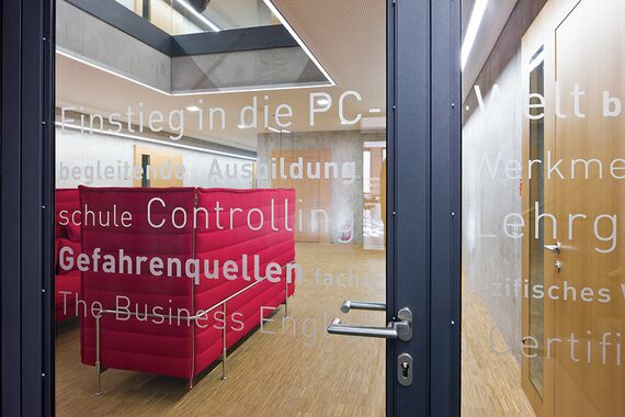 Eingangstür zum HFH-Studienzentrum Feldkirch