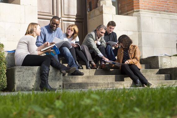 Studiengruppe-im-Freien