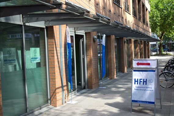 Außenansicht HFH-Studienzentrum Hamburg Technik, Wirtschaft und Recht