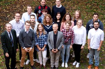 Gruppenbild Studierende des 10. Jahrgangs des Hamburger Logistik-Bachelors.