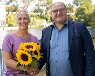 Bild mit Blumenstrauß Professorin Gaede-Illig und Professor Binckebanck