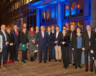 Gruppenfoto der Gäste der Festveranstaltung