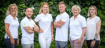 Teamfoto Mitarbeiter:innen Physiotherapie-Praxis